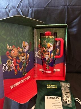New Stanley 40oz World Cup 2026 Travel Mug - Red & Green Dust Bag Straw/Topper